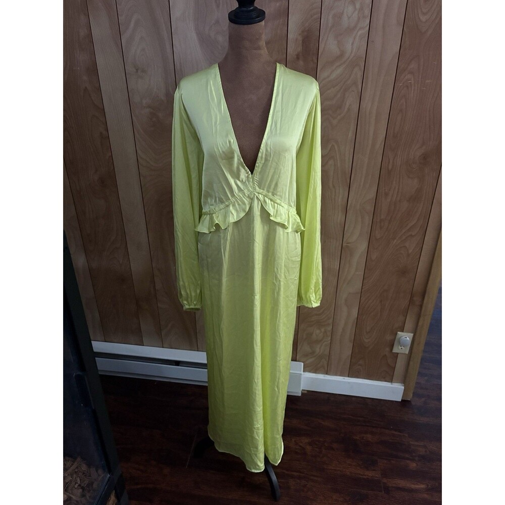 Topshop Curve long sleeve riveria occasion dress in lime Size 22 Plus‎
